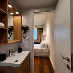 70 Steps A, 50 Meters From Dimokratias Metro Station Appartement *